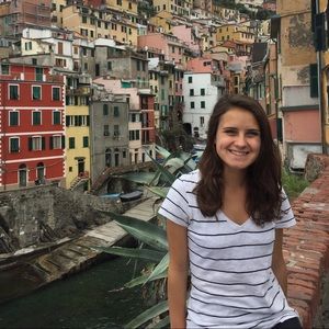 Meet your Posher, Elise